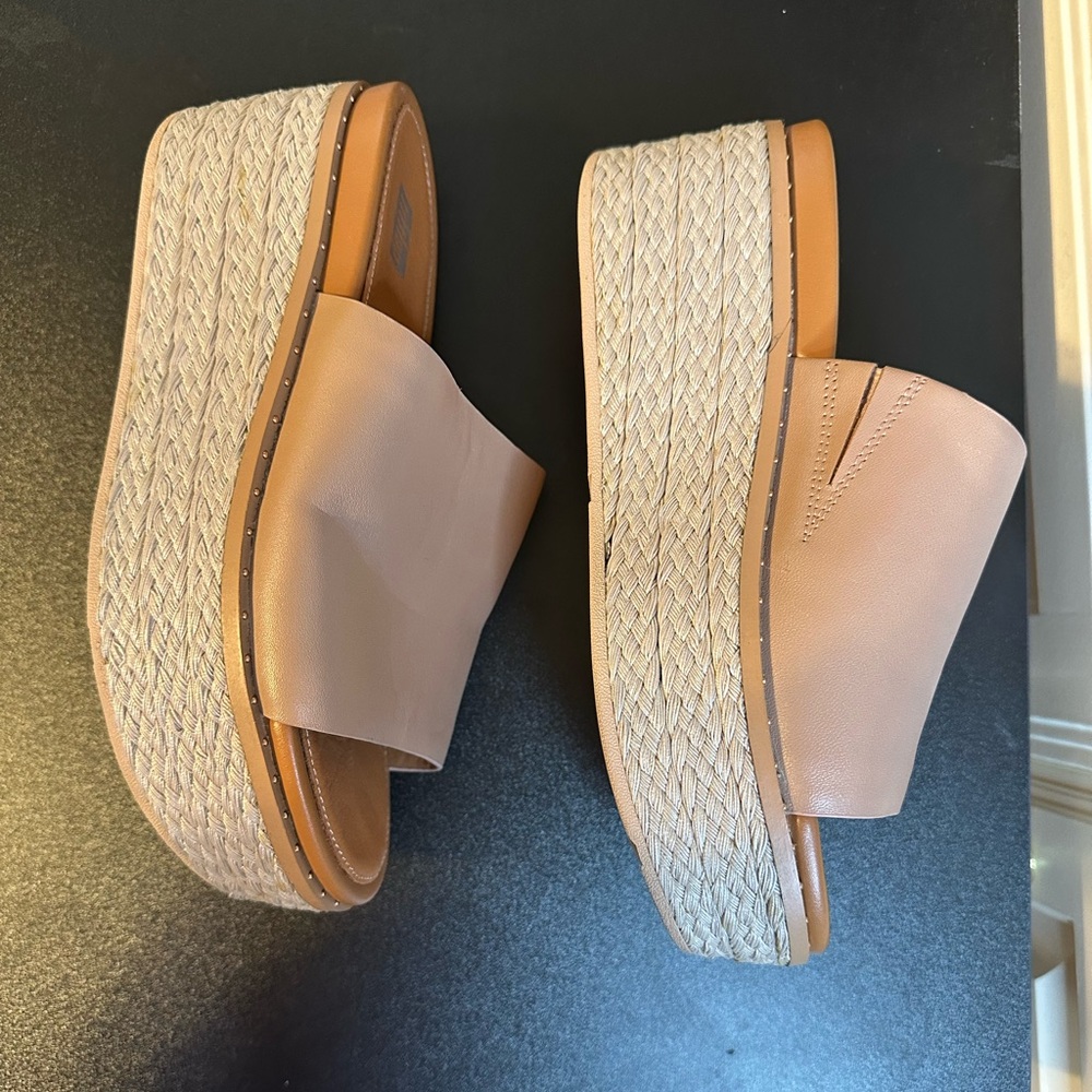 Fitflop Beige Eloise Platform Slides in size 6.  Excellent condition. - Picture 5 of 11